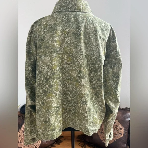 Wild Fable Women's Green Fliral Patterned Cropped Shacket Size XL - Picture 4 of 10